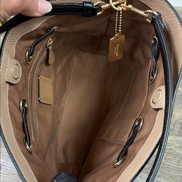 Coach Andy  Horse & Carriage Embossed Pebble Leather Crossbody - Picture 10 of 14